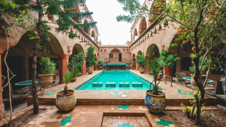 Riads con piscina en Marrakech, oasis tradicional marroquí